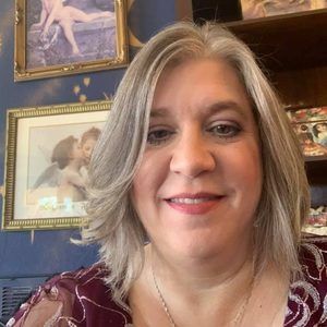 Meet your Posher, Angela